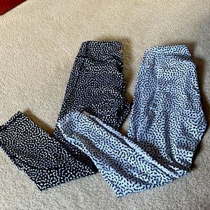 2 pairs of DOYOUEVEN leggings